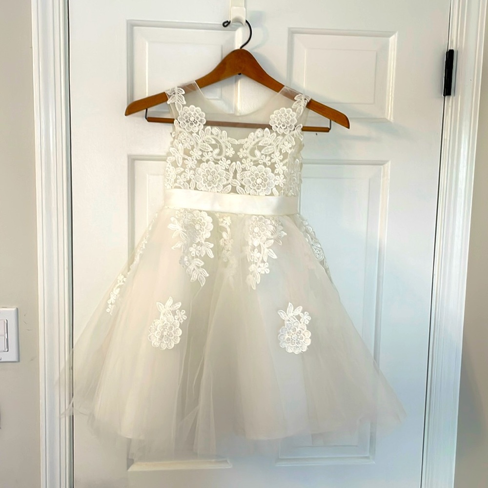 Flower girl or first communion dress, size 6, soft white color.